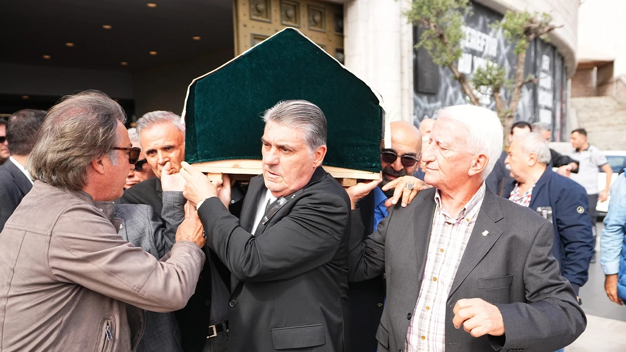 Beşiktaş Metin Keçeli'ye veda etti: Tüpraş Stadı'nda cenaze tören düzenlendi