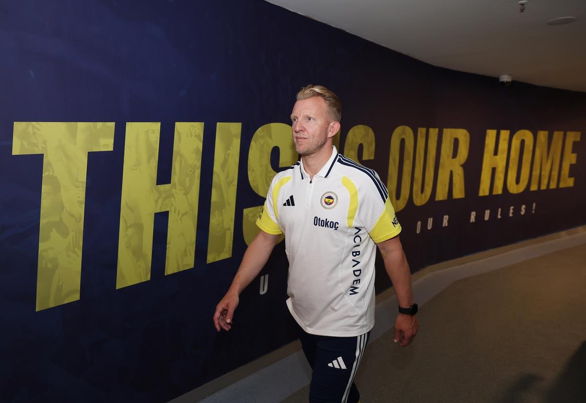 Dirk Kuyt kimdir, kaç yaşında? Fenerbahçe'nin geçici hocası hangi takımları çalıştırdı?