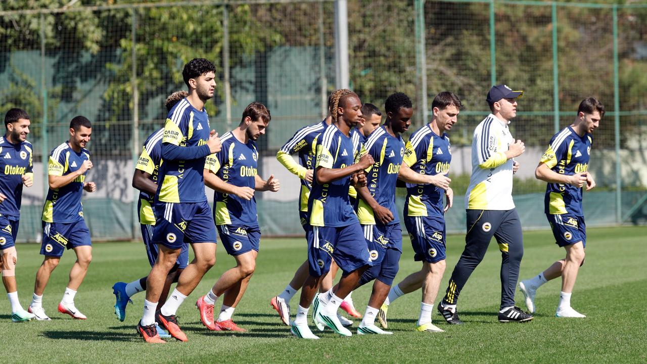 Fenerbahçe'de Aston Villa Mesaisi Başladı! İsmail Kartal Yönetiminde Şampiyonlar Ligi Hazırlığı