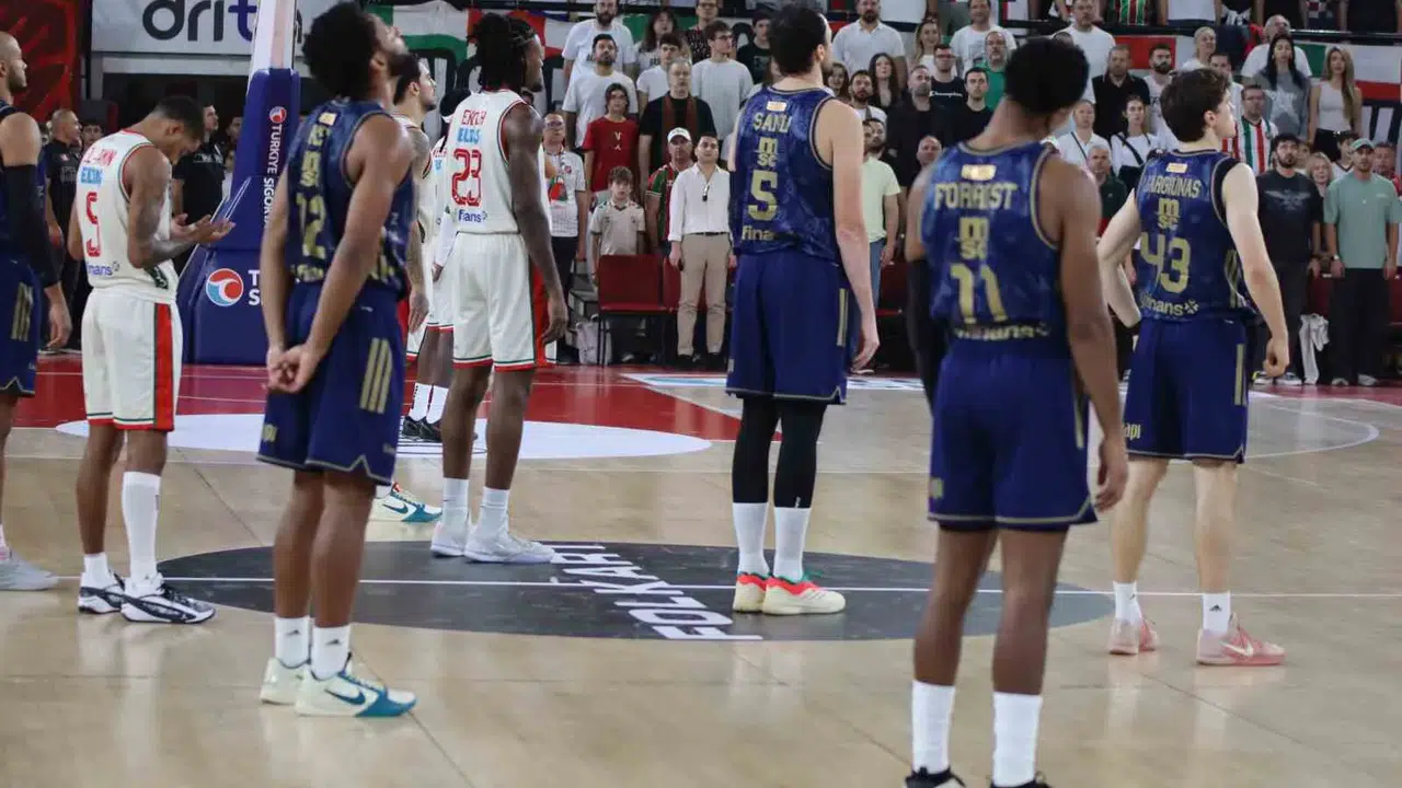 İzmir'de Fenerbahçe fırtınası: Sarı-lacivertliler Karşıyaka deplasmanında farka koştu