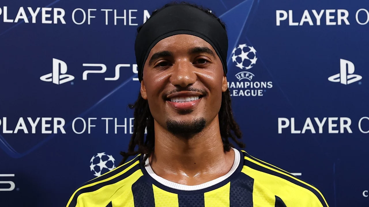 Fenerbahçe'nin Roma maçında yıldızı parlayan Archie Brown'a UEFA'dan büyük ödül