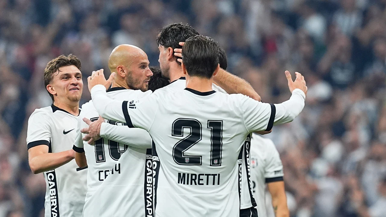 Beşiktaş Dolmabahçe'yi rakiplerine dar etti: 8'de 8