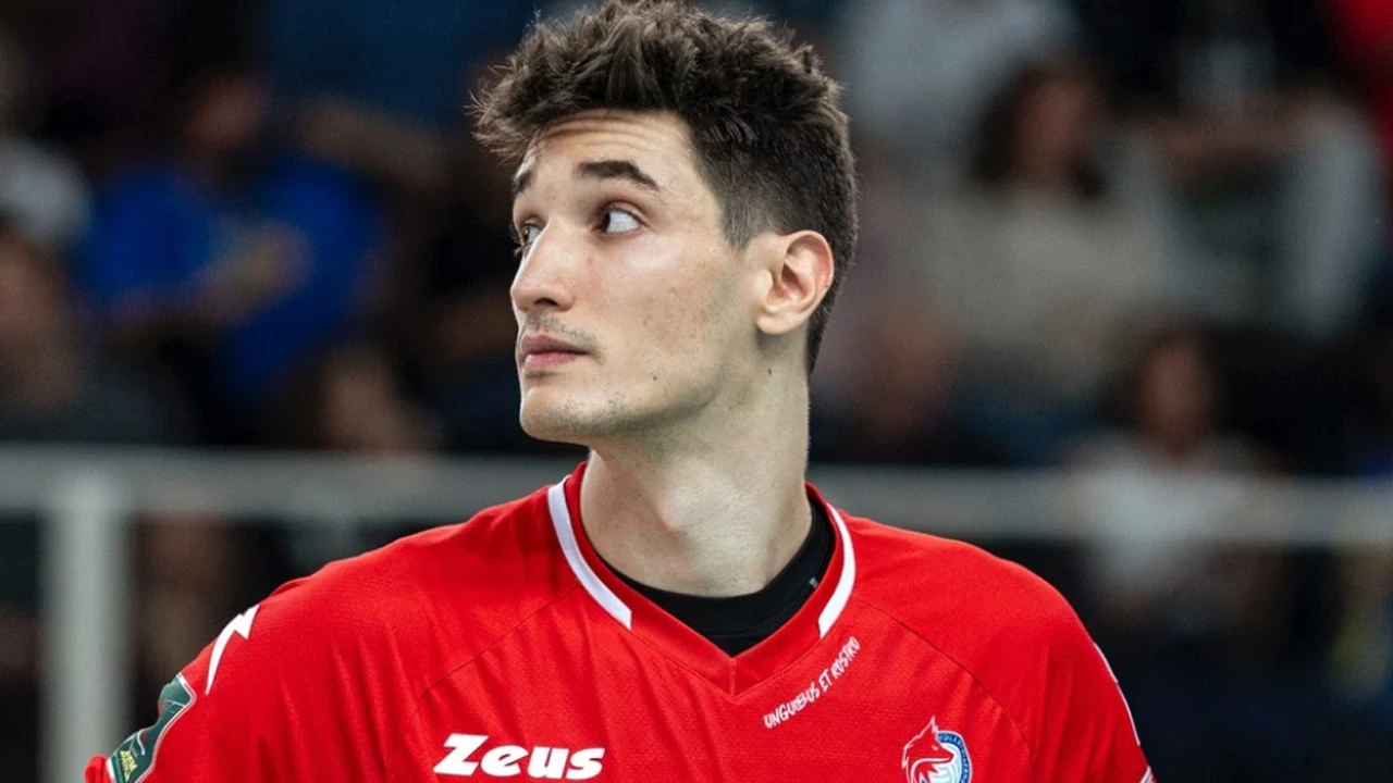 Efe Mandıracı, sakatlığı nedeniyle A Milli Erkek Voleybol Takımı'nın kadrosundan çıkarıldı