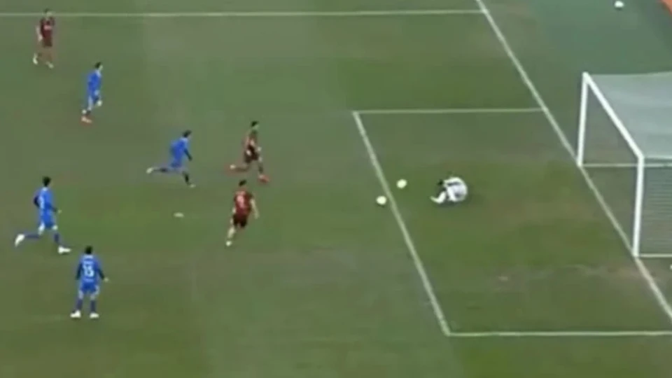 Sahalarda eşi benzeri görülmemiş olay: Futbol maçında iki topla oynayıp ikisini de gol yaptılar