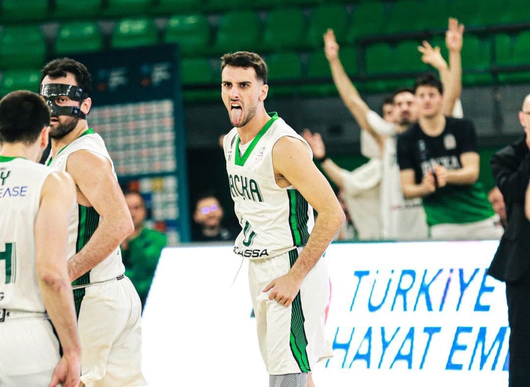 Darüşşafaka sponsorlarına teşekkür etti, sezon mesajını verdi