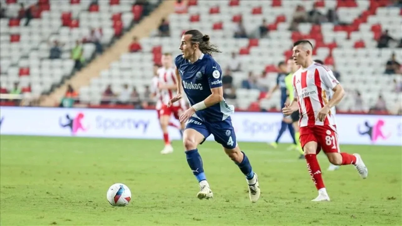 Fenerbahçe, Çağlar Söyüncü'yü resmen gönderdi