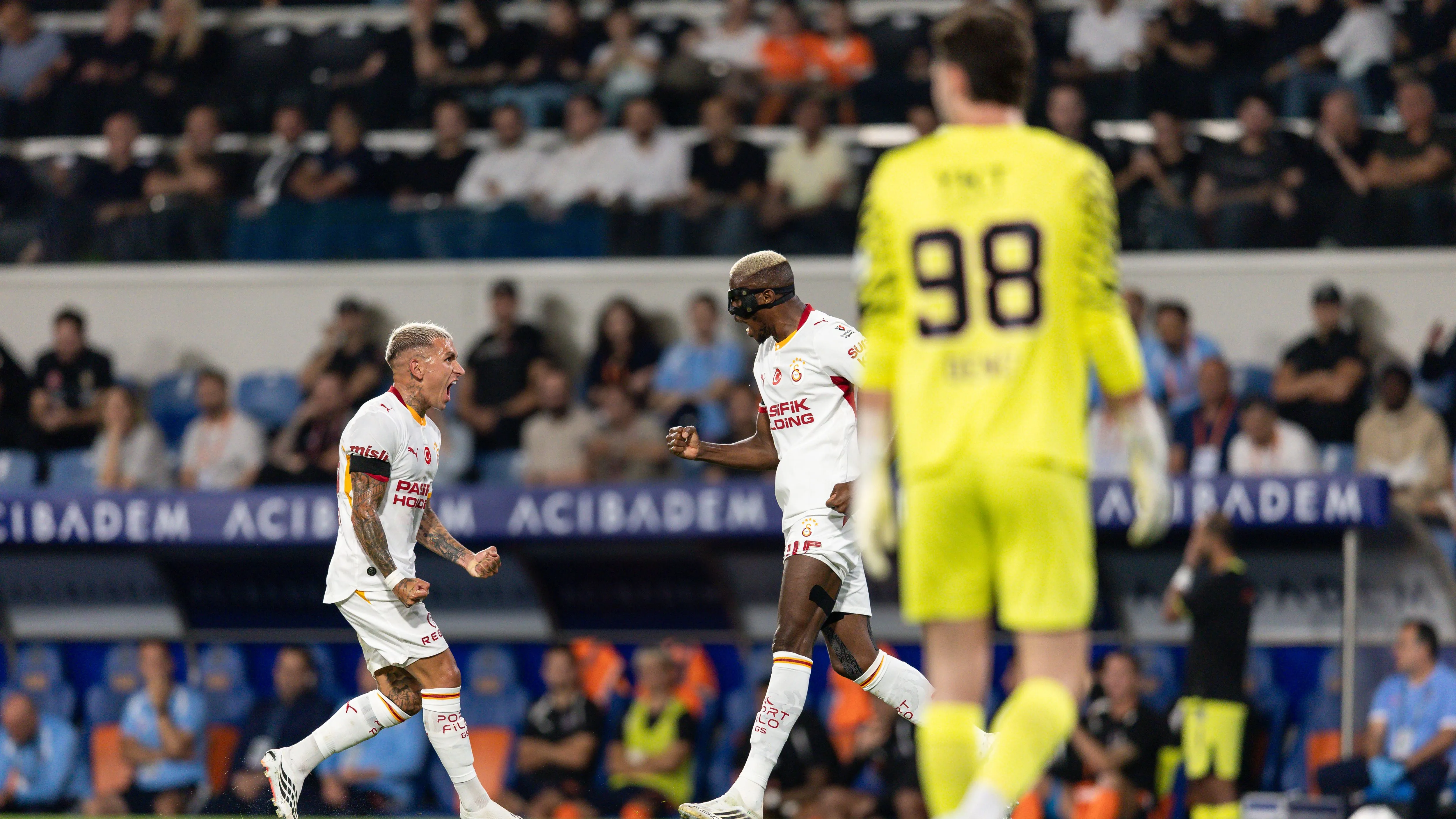 Galatasaray, nefes kesen finalin ardından şehir derbisini kazandı, ancak Victor Osimhen için endişeleniyor