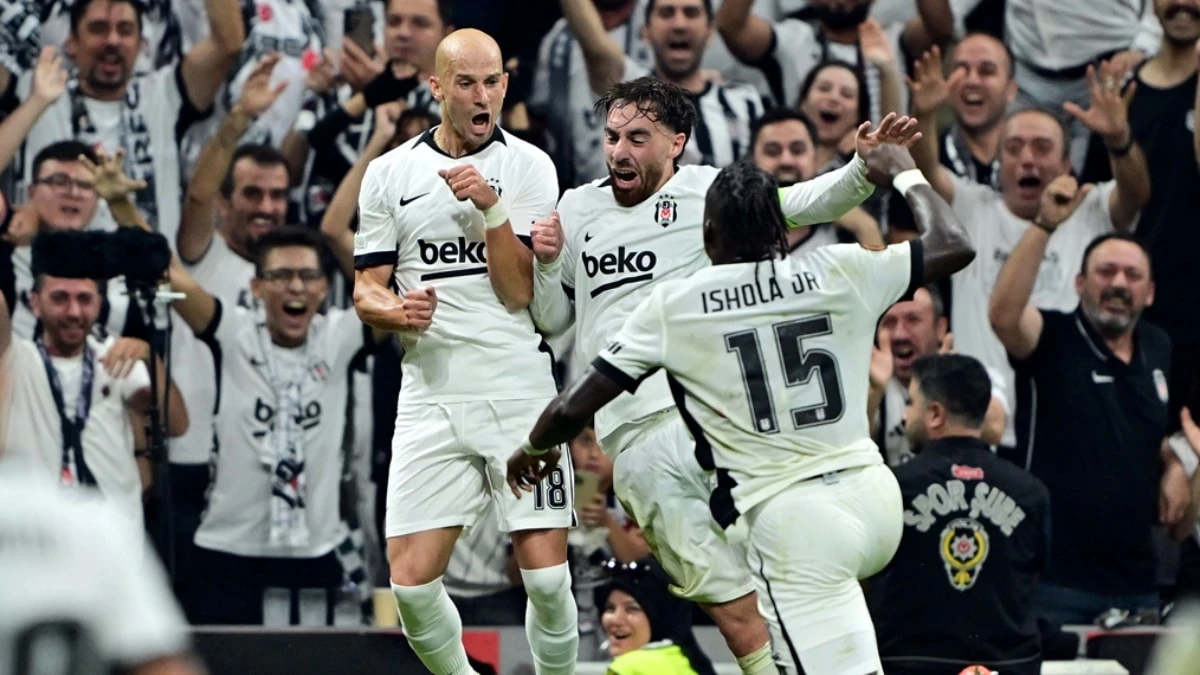 Beşiktaş'a galibiyeti getiren yıldızların gol sevinci dikkat çekti