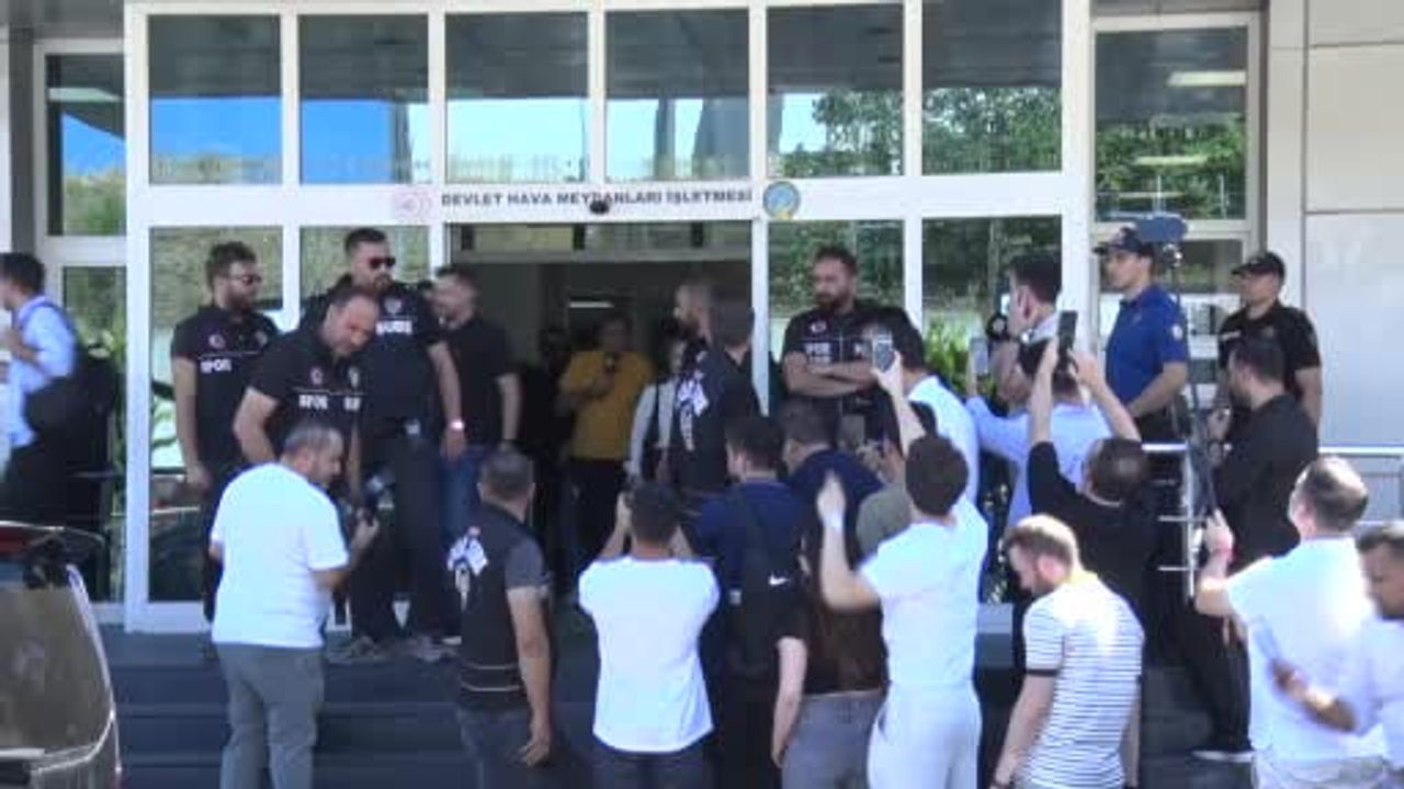 Galatasaray'da yeni dönem başladı: Aleksey Batrakov İstanbul'a geldi