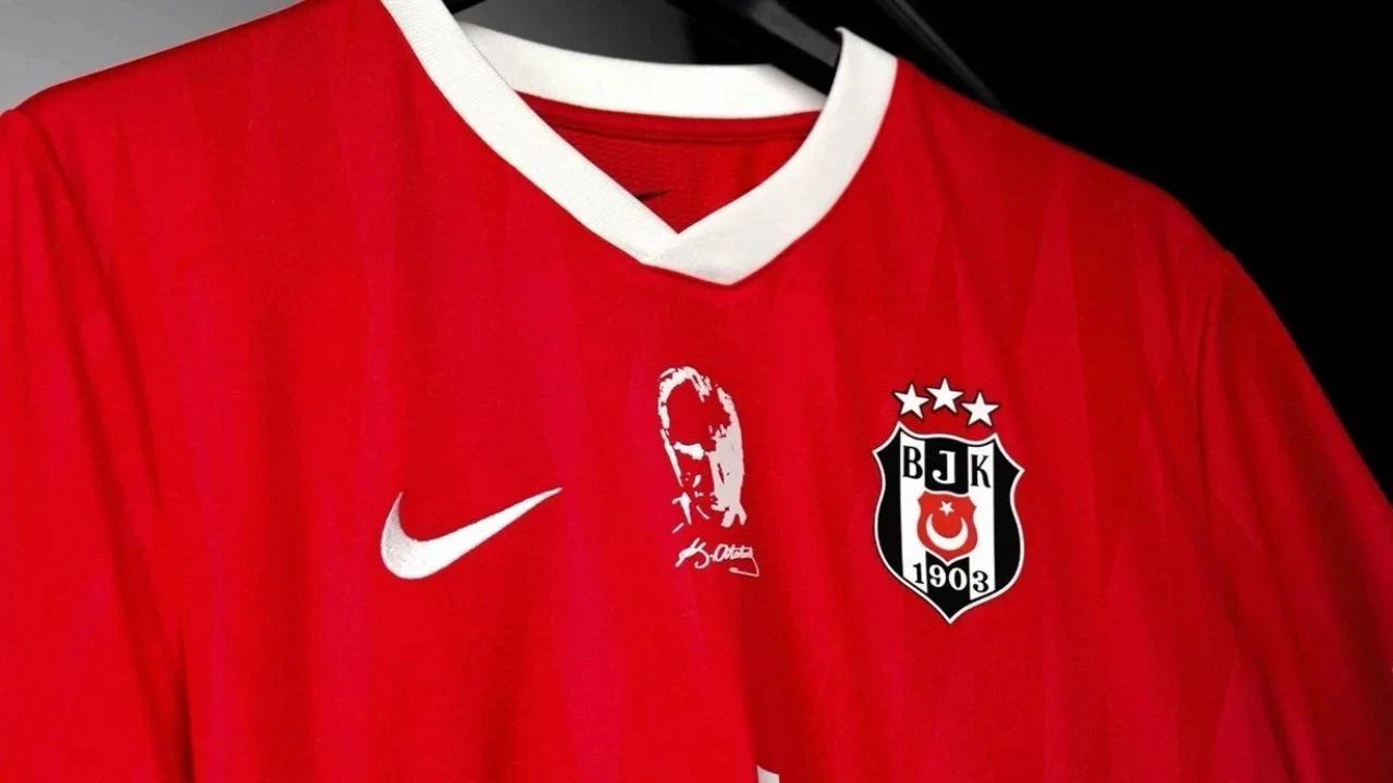 Beşiktaş'ın dördüncü forması sahneye çıktı