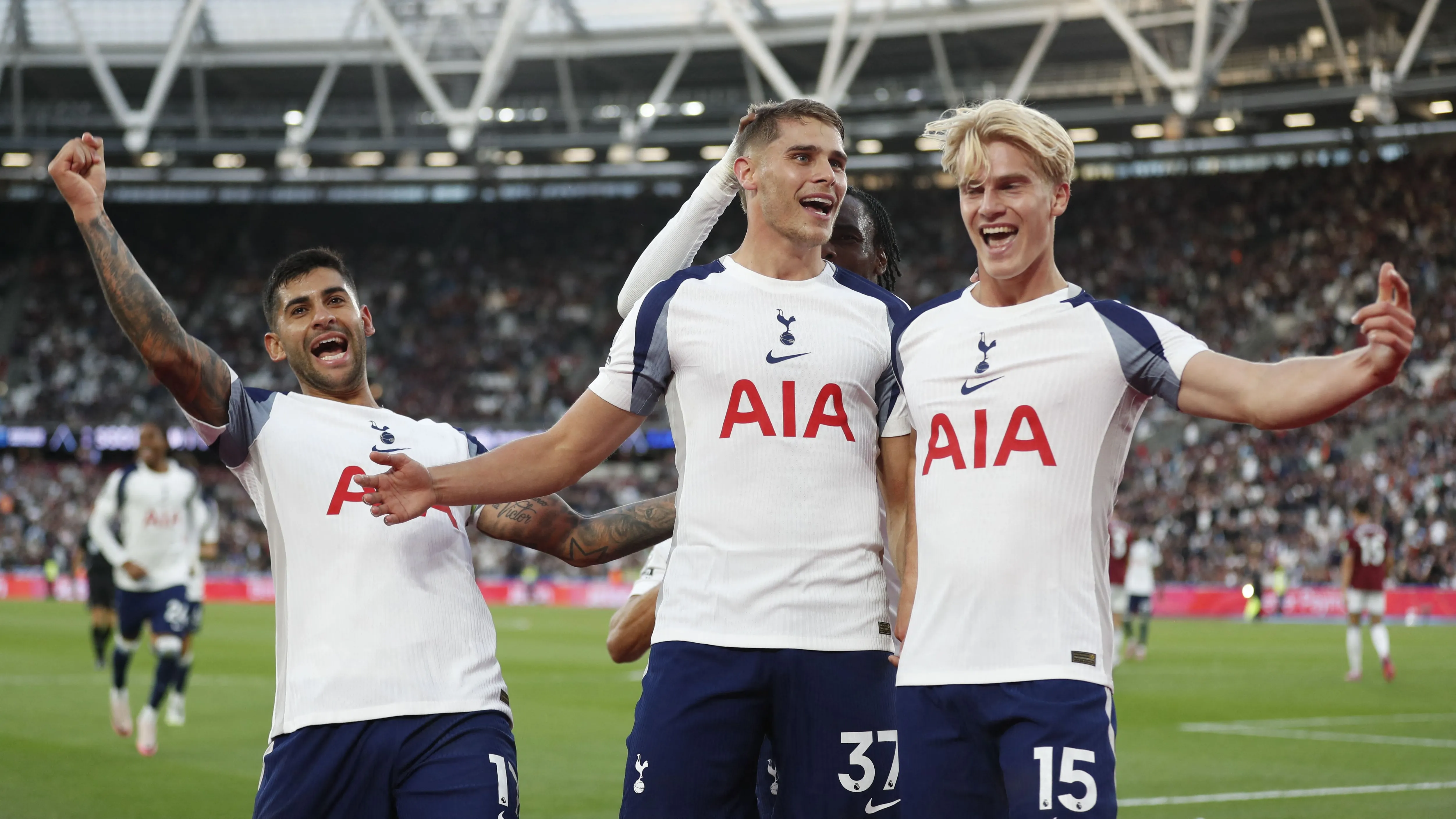 Newcastle, UEFA kurallarından kaçınmak için Tottenham yıldızı Lucas Bergvall için 60 milyon sterlinlik teklifini sunmayı erteledi