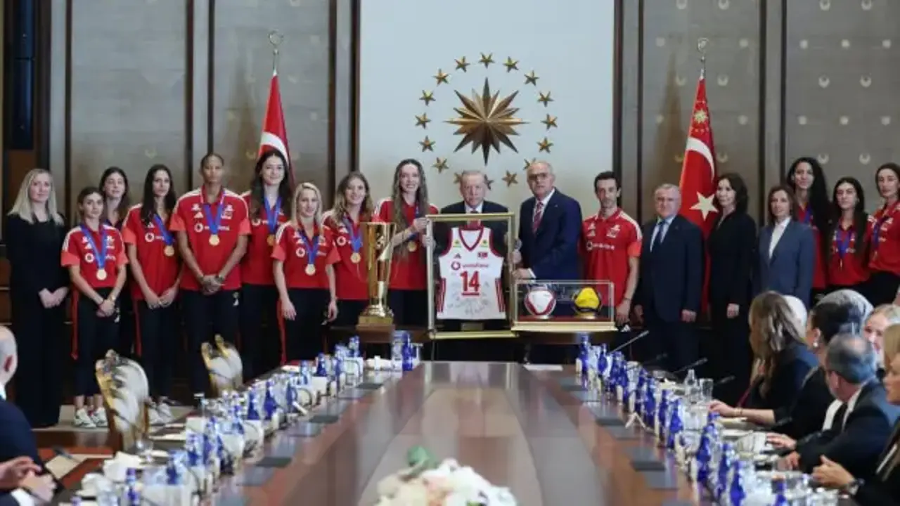 Cumhurbaşkanı Erdoğan, Avrupa Şampiyonu olan Filenin Sultanları'nı kabul etti