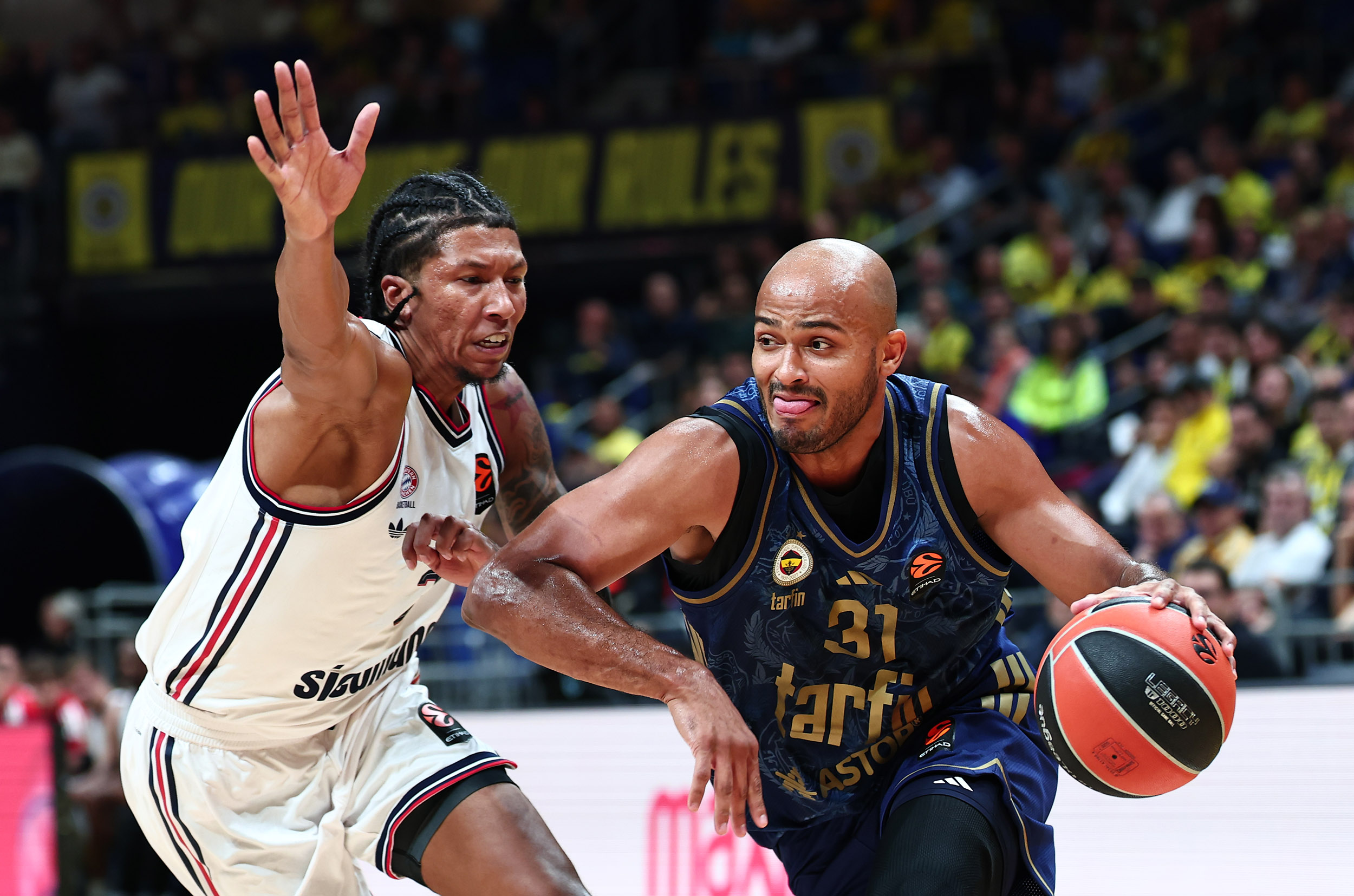 Fenerbahçe Tarfin evinde şov yaptı