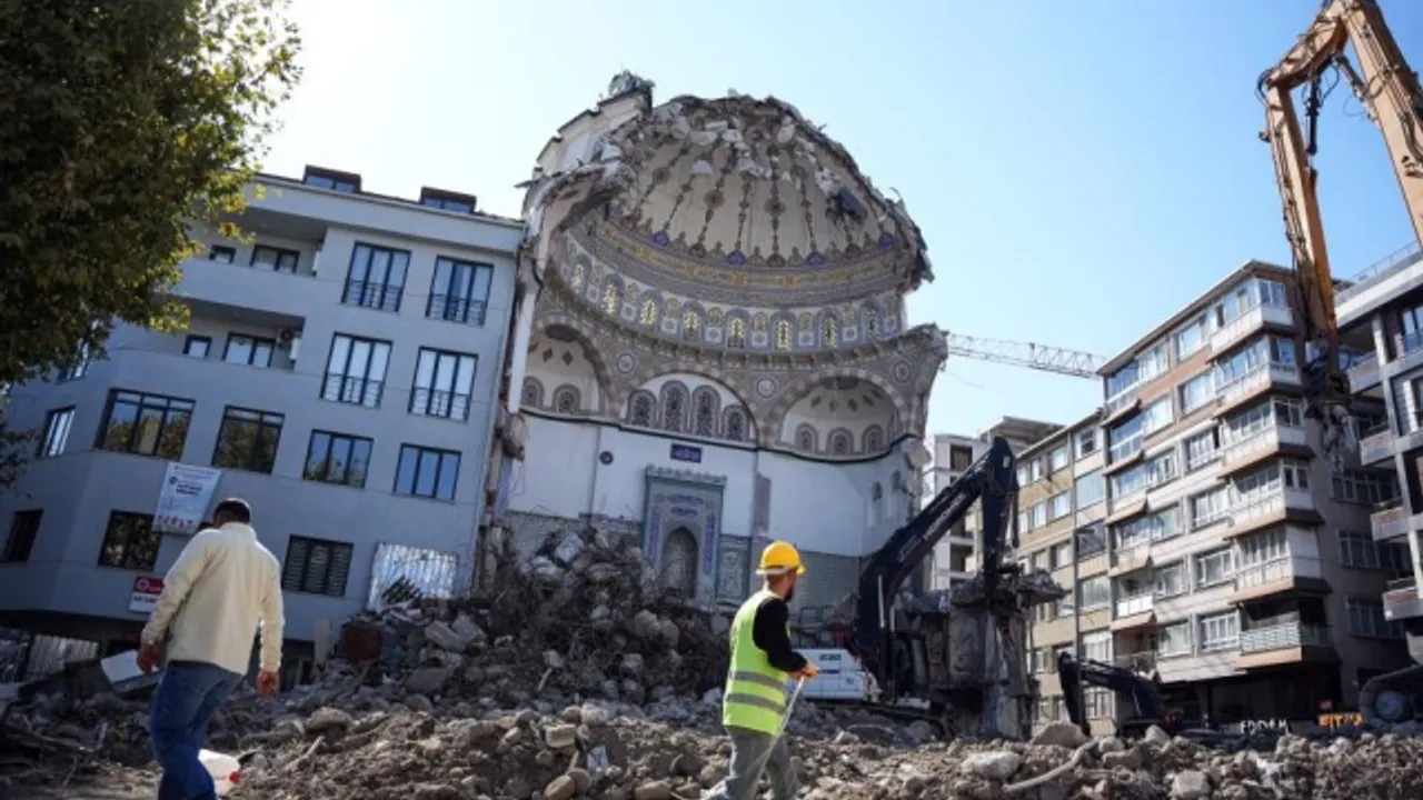 Bahçelievler’de Cami Yıkımı 4 Gündür Sürüyor