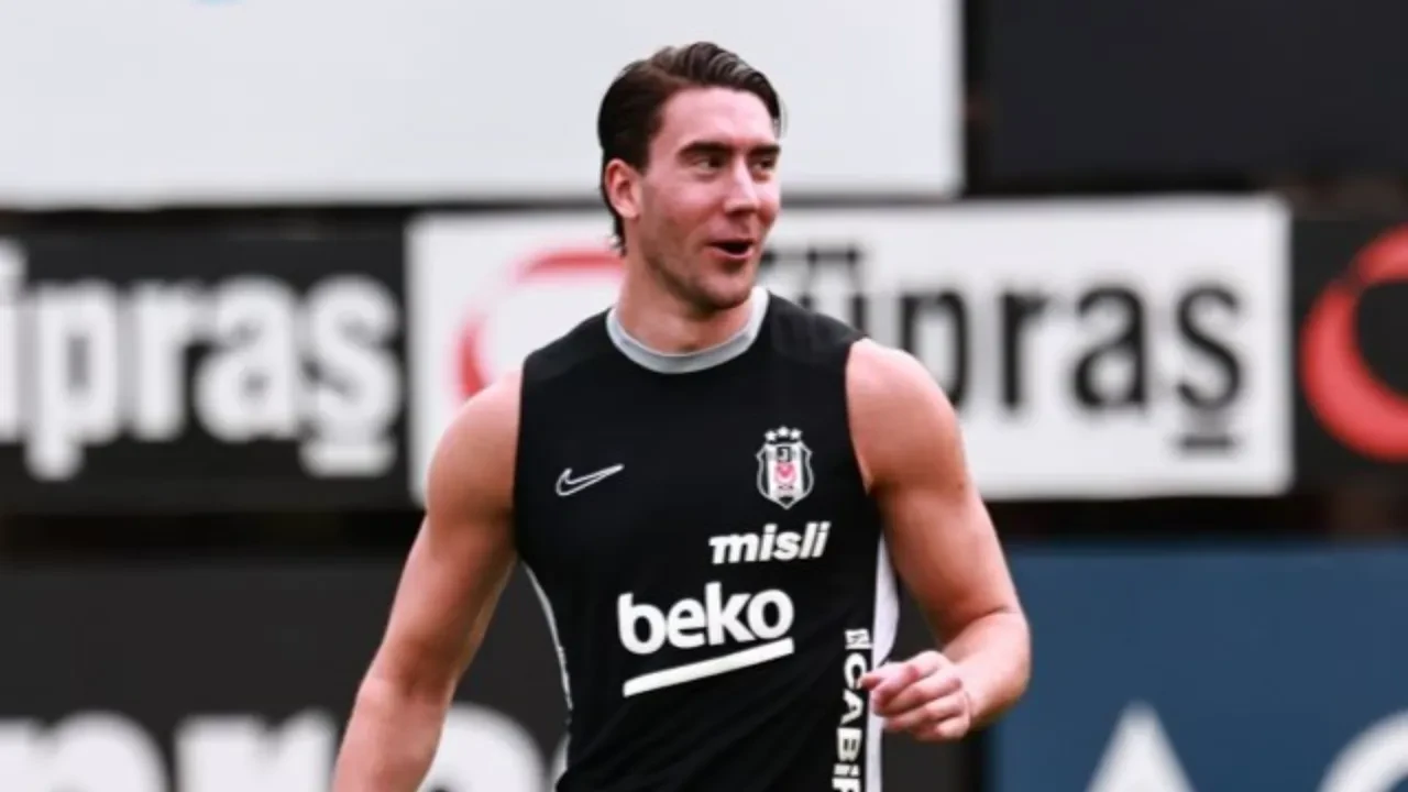 Beşiktaş'ın yeni transferi Vlahovic, hedefini açıkladı! "Umarım çok gol atarım ve şampiyonluklar kazanırız"