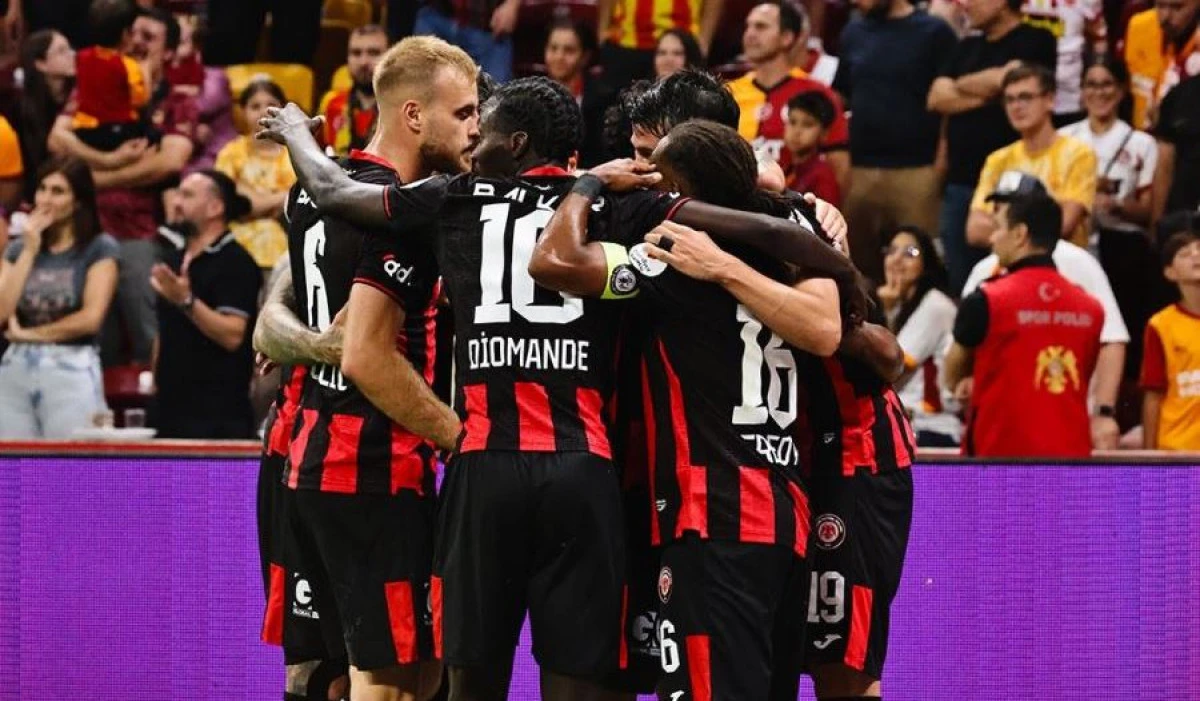 GALATASARAY ŞAMPİYOINLUĞA İLK HAFTADAN HAVLU MU ATTI