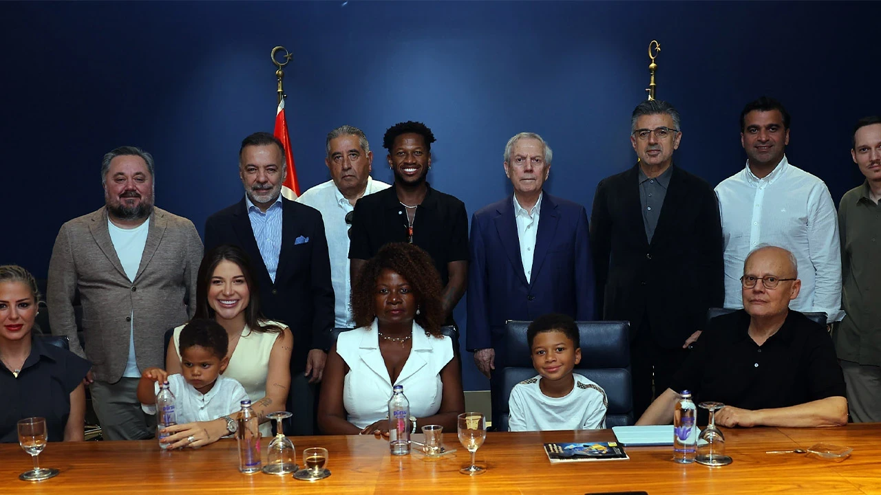 Fred Fenerbahçe'ye veda etti: 'Hayatımızın en güzel 3 yılını geçirdik'