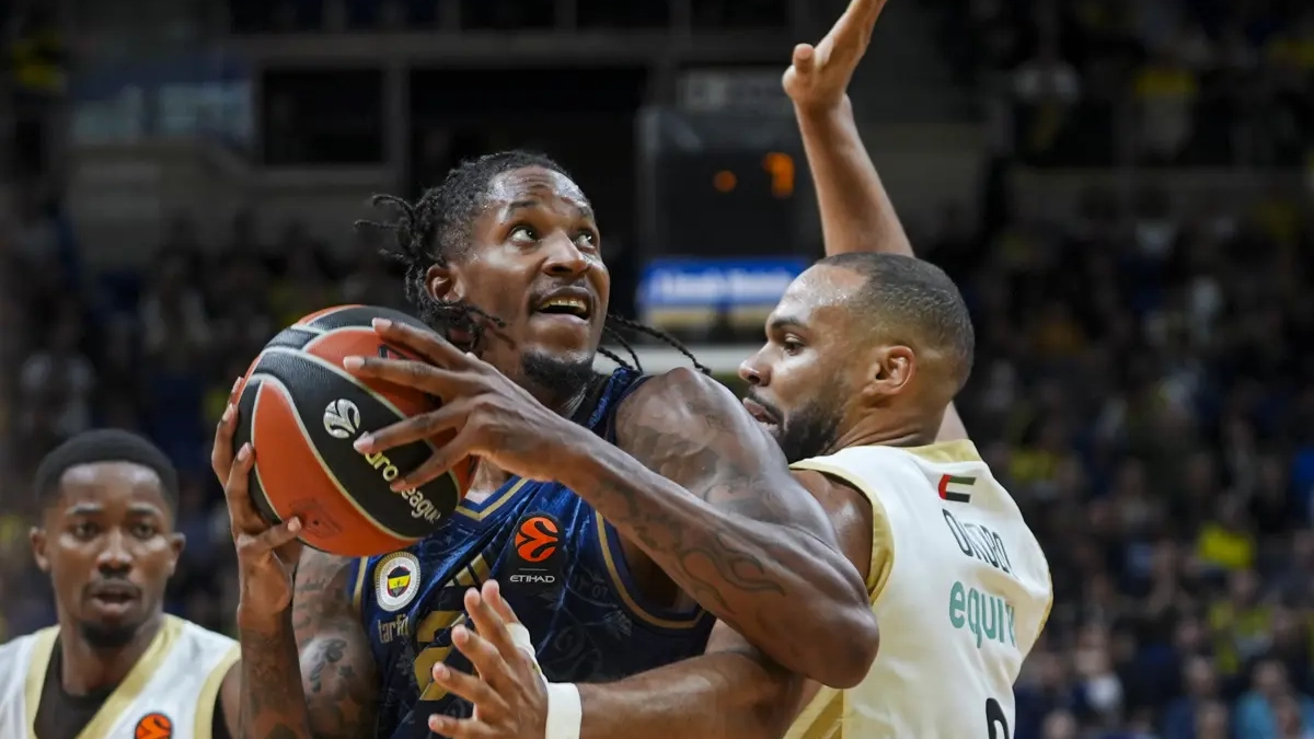 Fenerbahçe Tarfin Dubai'yi 76-66 yendi, Beşiktaş Barcelona'ya kaybetti
