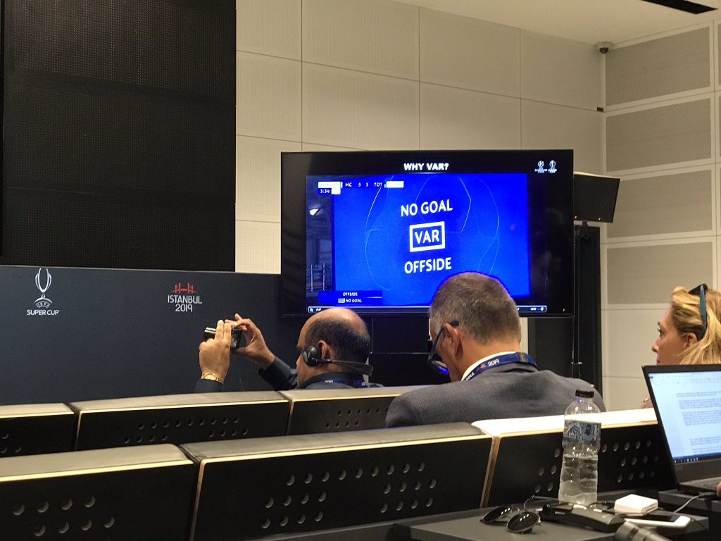 UEFA Hakem Kurulu Başkanı Roberto Rosetti: VAR böyle gitmez!