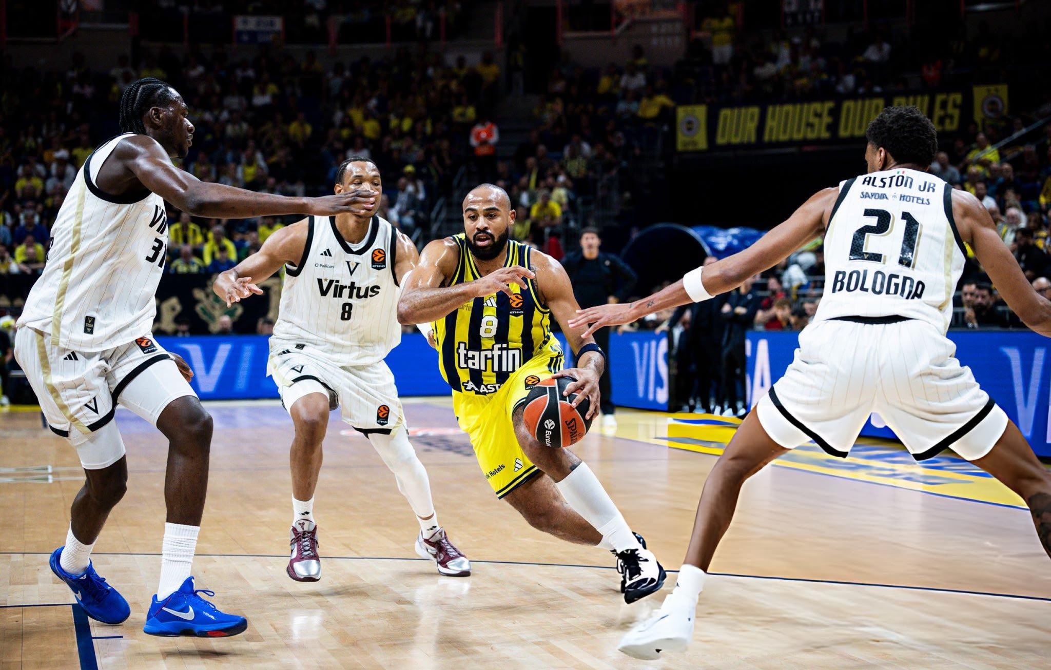 Fenerbahçe Tarfin sezona galibiyet ile başladı
