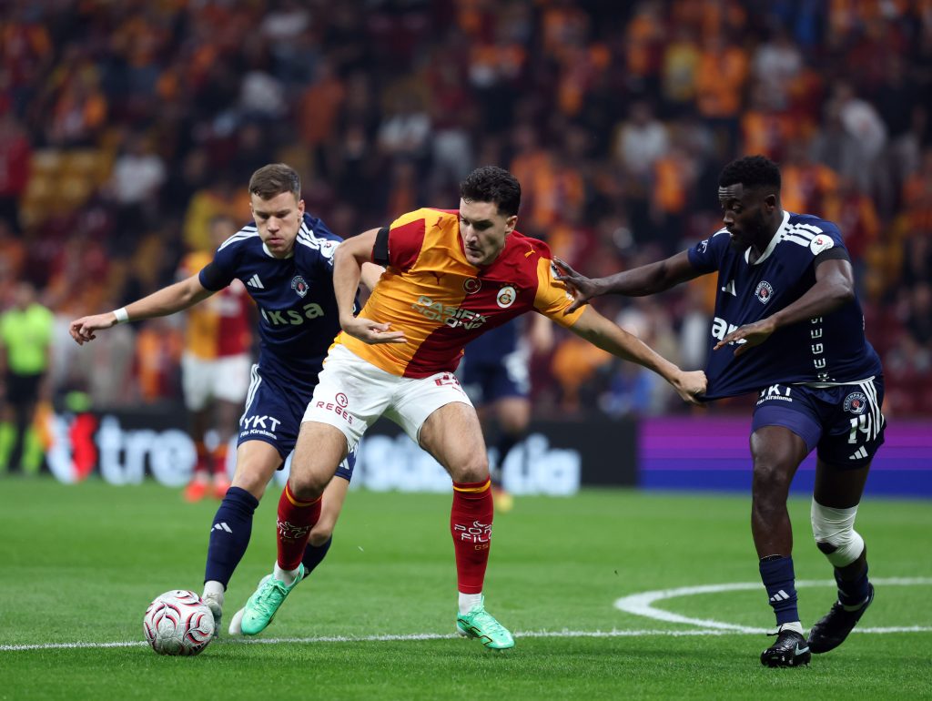 Galatasaray, ligde son anda güldü