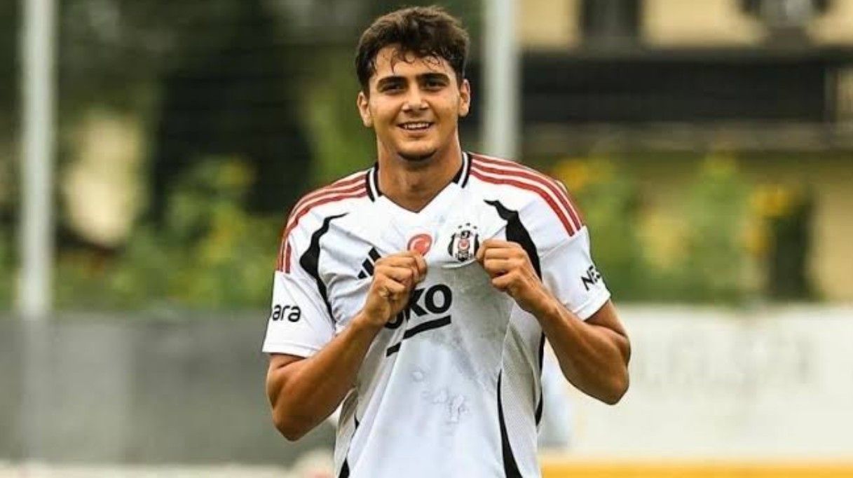 Beşiktaş’ın 19 yaşındaki futbolcusu Mustafa Hekimoğlu’na yurt dışından teklif geldi