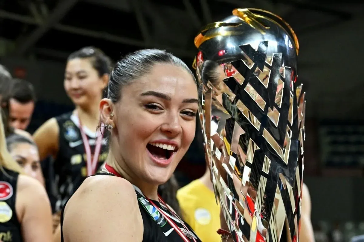 Zehra Güneş: VakıfBank Kaptanlığı ve 2026 Çifte Şampiyonluğu ile Zirvede