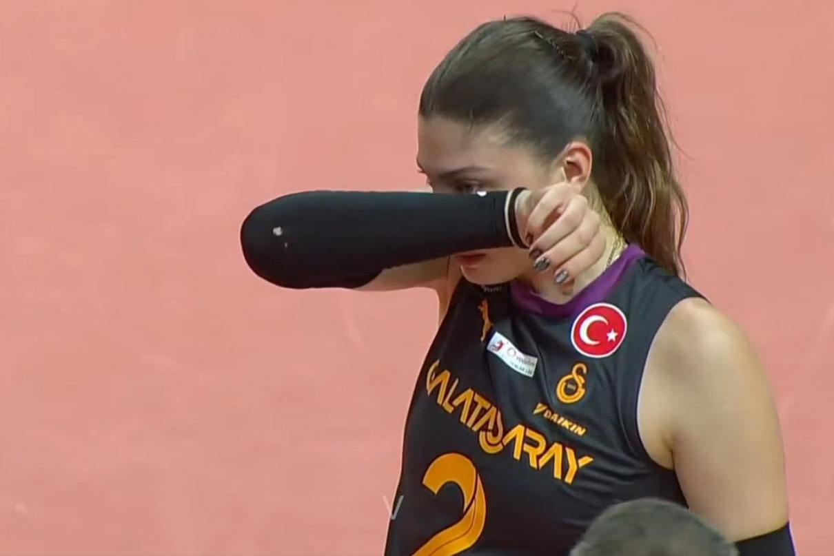 Galatasaray'da korku dolu anlar! İlkin Aydın gözyaşlarını tutamadı