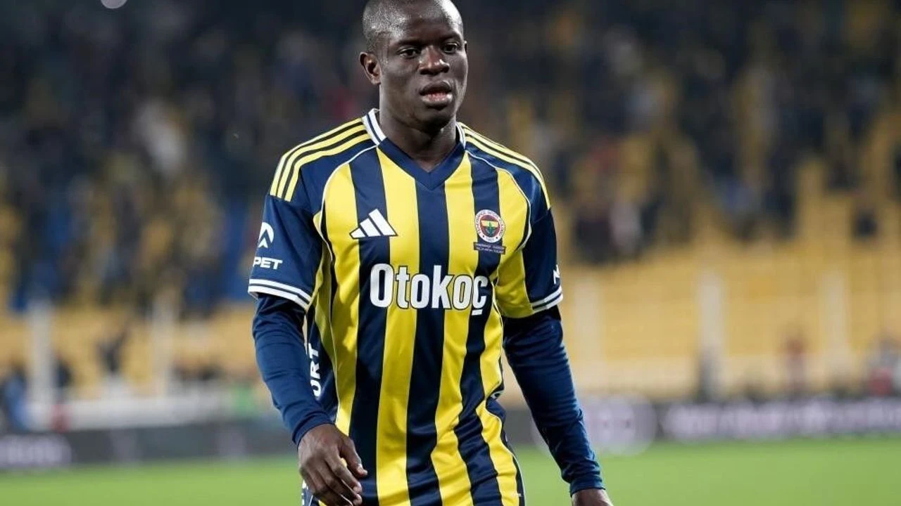 Fenerbahçe'den kadro değişikliği: UEFA kadrosu netleşti