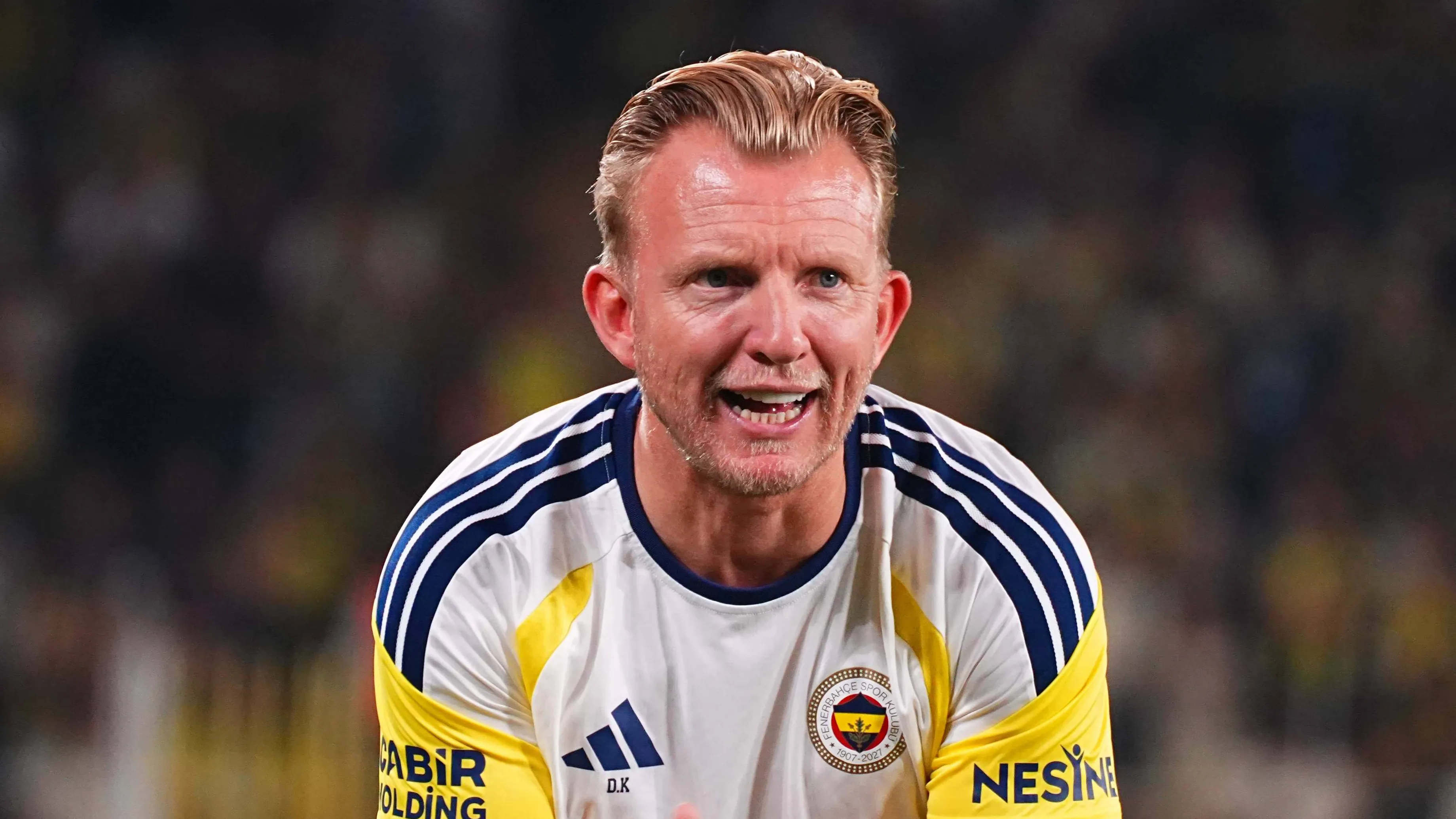 Galatasaray-Fenerbahçe maçından kısa süre sonra alınan köklü kararın ardından Kuyt'ı zorlu bir görev bekliyor