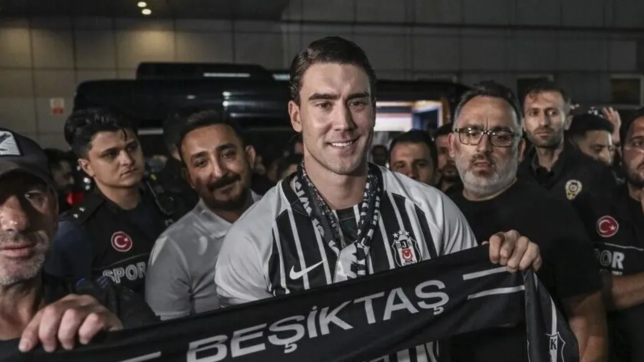 Beşiktaş, Vlahovic ile 3 yıllık sözleşme imzaladı