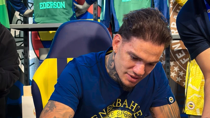 Ederson Fenerbahçeli taraftarlarla bir araya geldi