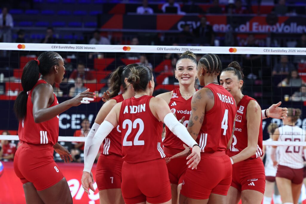 Son şampiyon Filenin Sultanları, İstanbul’da galibiyetle başladı