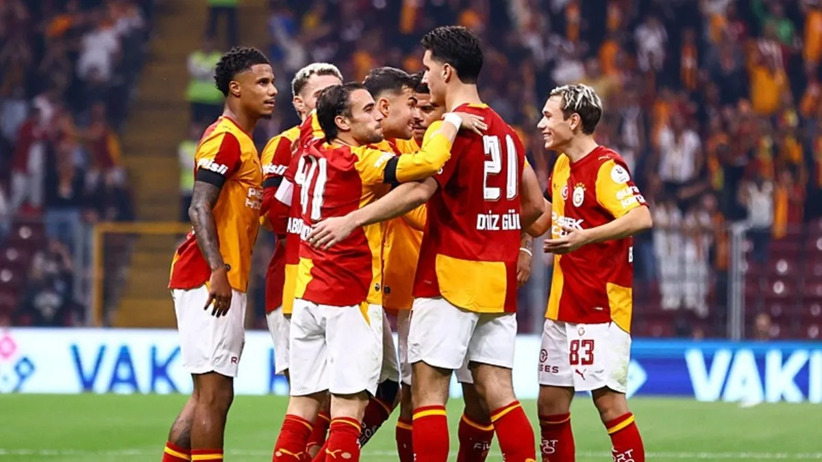 Galatasaray evinde Barcelona'yı ağırlıyor! İşte Okan Buruk'un sahaya süreceği ilk 11