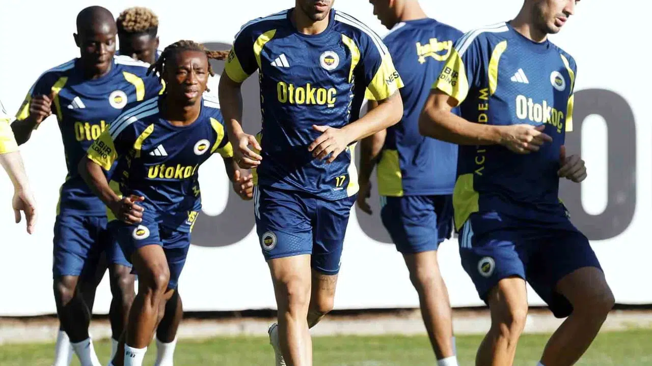 Fenerbahçe, derbi hazırlıklarını hız kesmeden sürdürüyor