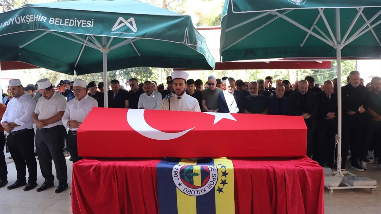 Fenerbahçe'den tribünde kalp krizi sonucu vefat eden gazinin çocuklarına destek