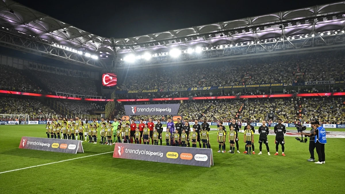 Derbide gelen acı haber sonrası Fenerbahçe ve Beşiktaş'tan ortak taziye