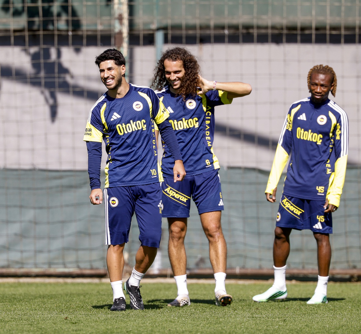 Fenerbahçe, Süper Lig 7. hafta Çaykur Rizespor deplasmanı öncesi son idmanını yaptı