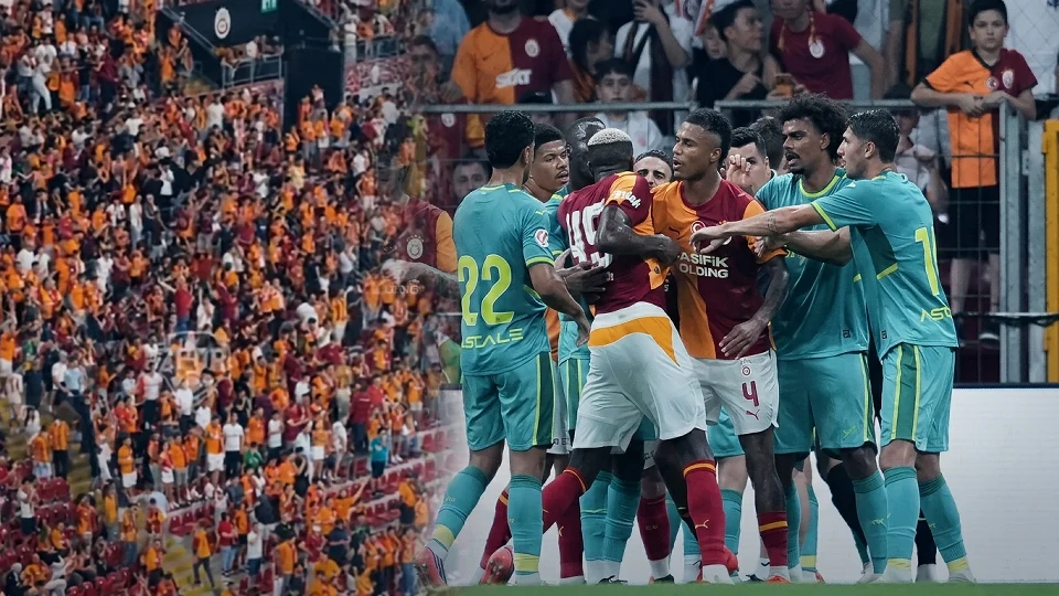 Galatasaray evinde Villareal'e mağlup: Maç sonu taraftardan yönetime tepki