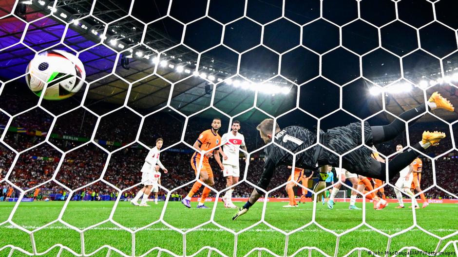 Futbol hakemlerine operasyon: MHK Başkanı tutuklandı