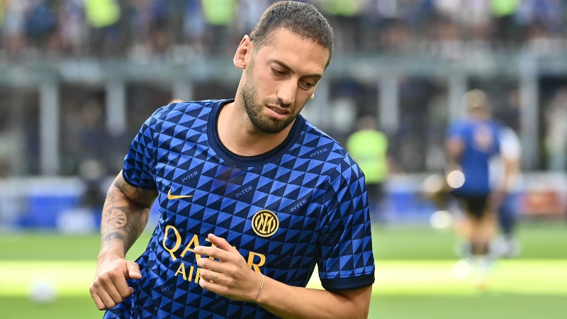 Hakan Çalhanoğlu'ndan ortalığı karıştıracak transfer görüşmesi: İtalyanlar açıkladı