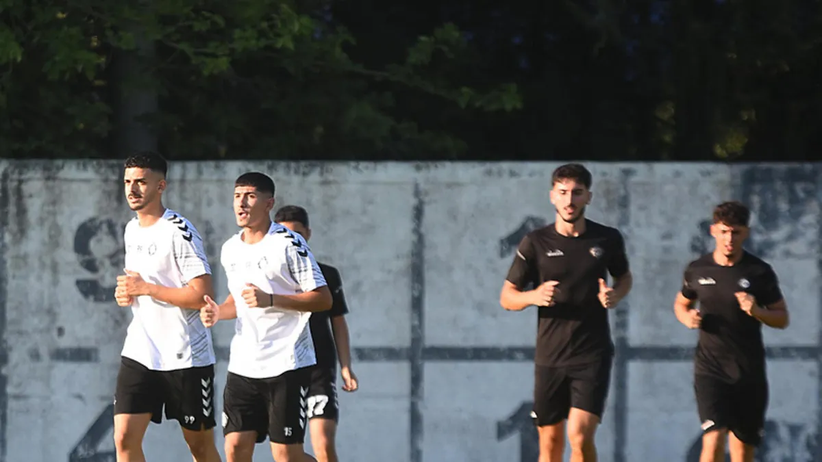 Türkiye'nin köklü kulübünde 17 futbolcu idmana çıkmıyor