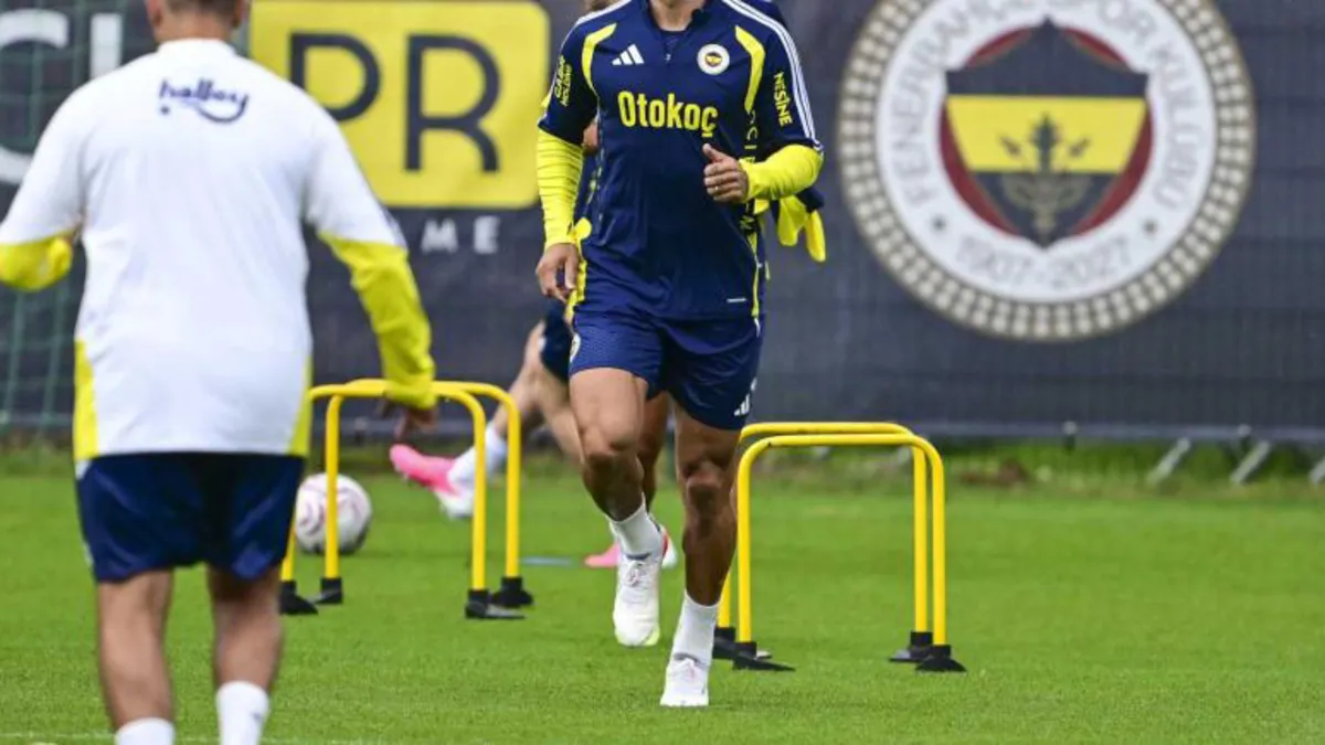 Fenerbahçe’de taraftarı sevindiren gelişme! O isim takımdan ayrıldı