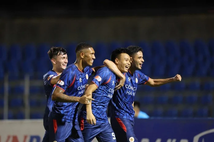 Vietnam Futbol Federasyonu, Hanoi Police FC'nin AFC Şampiyonlar Ligi grup aşamasına yükselmesinden dolayı tebriklerini iletir.