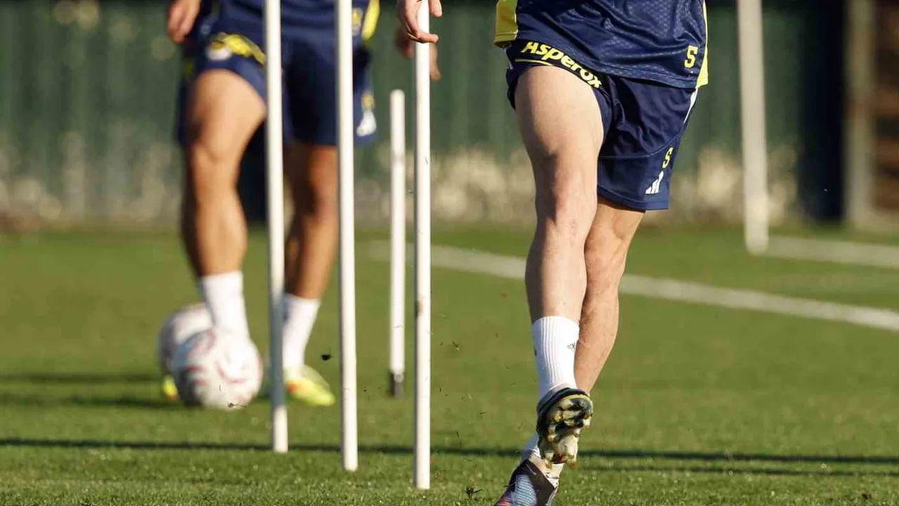 Fenerbahçe son provayı tamamladı: Eyüpspor maçı öncesi kamp başladı
