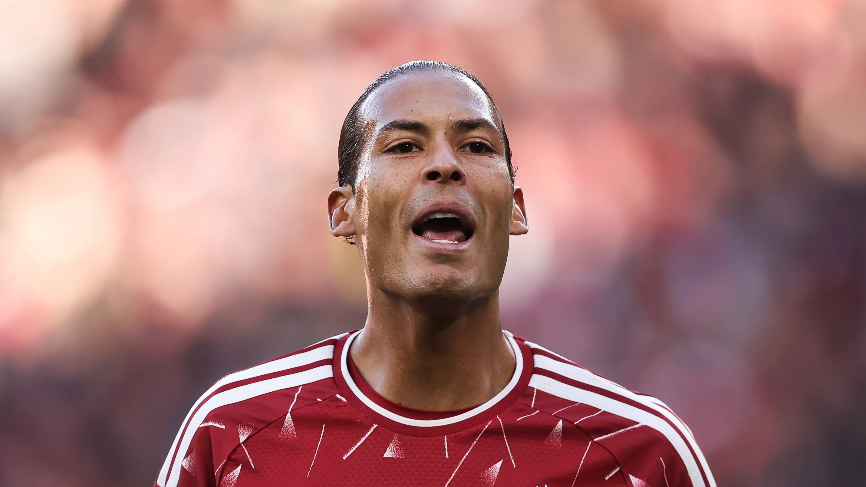 Virgil van Dijk, Liverpool'un Şampiyonlar Ligi maçı için ilk 11'den çıkarıldı
