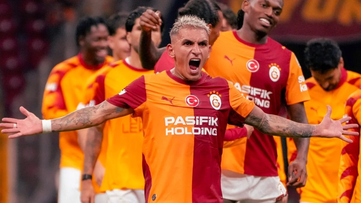 Galatasaray'da Lucas Torreira'ya kaptanlık görevi