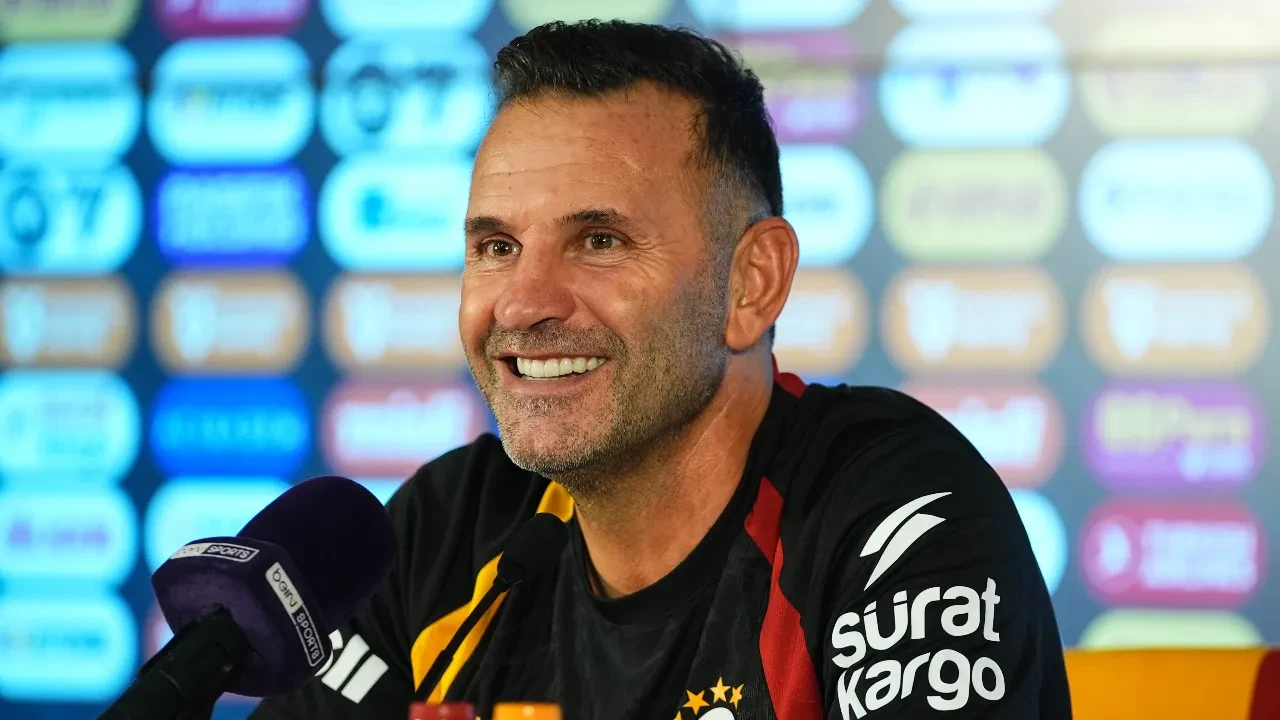 Galatasaray Teknik Direktörü Okan Buruk, Fenerbahçe galibiyetini değerlendirdi! "Bu senenin en rahat maçını oynamış olabiliriz"