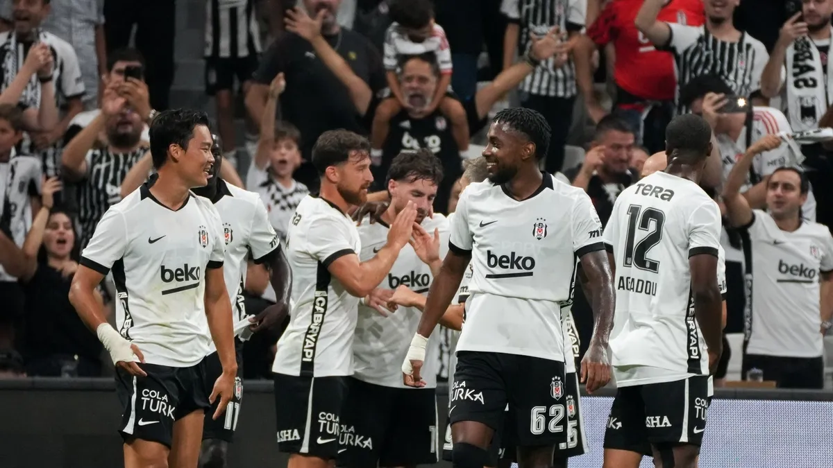 Beşiktaş Süper Lig’de maç fazlasıyla liderliğe uçtu