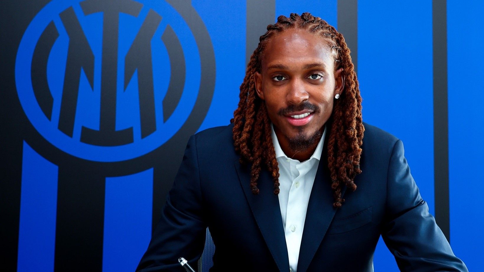 Inter, Dumfries’in yerini doldurdu! Spence imzayı attı